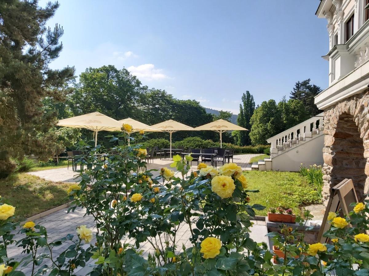 Hotel U Zámečku Cihelny KLV Exterior foto