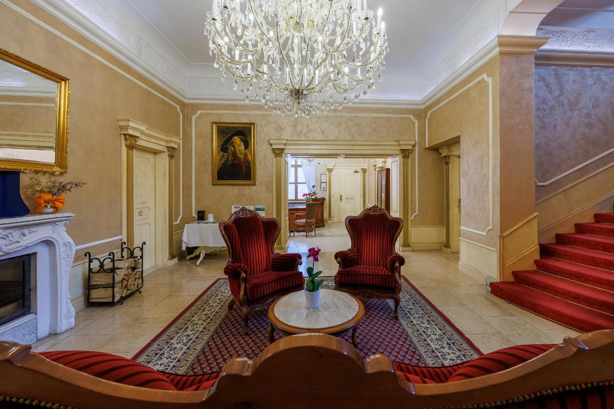 Hotel U Zámečku Cihelny KLV Exterior foto