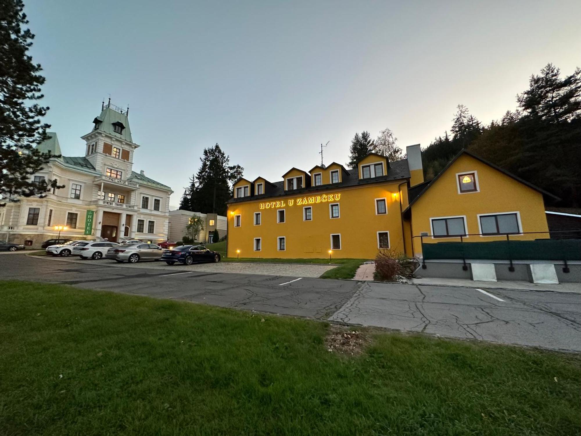 Hotel U Zámečku Cihelny KLV Exterior foto