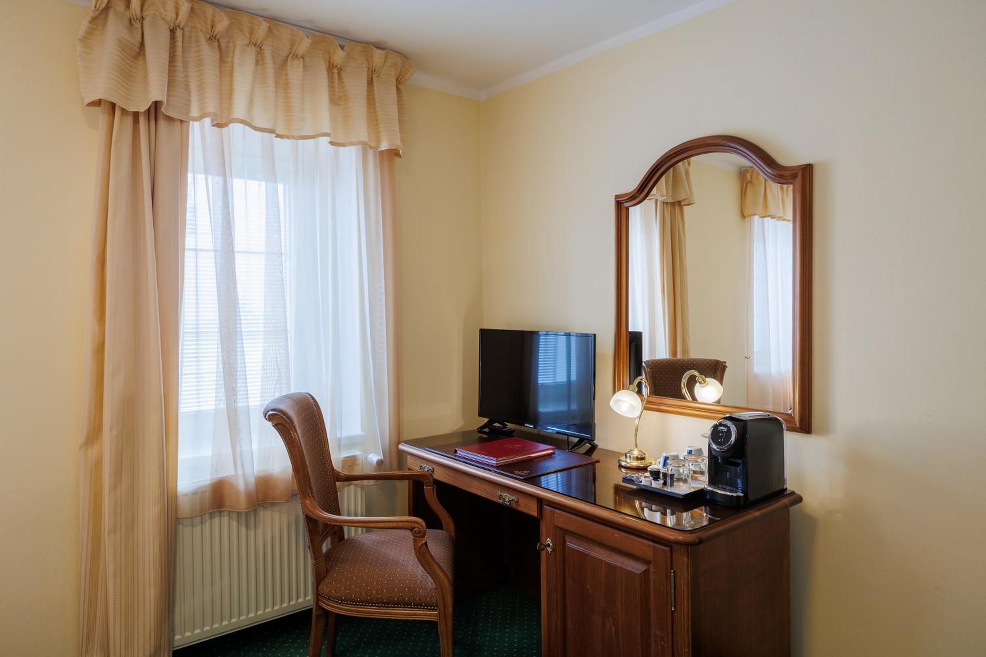 Hotel U Zámečku Cihelny KLV Exterior foto